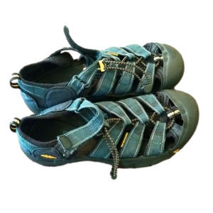 - Keen Waterproof Hiking Shoe, Size 6, comfort shoes